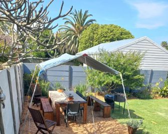 The Frangipani Self-Catering Accommodati - George - Patio