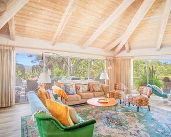 Nature Focused Villa Designed For Wellne - Fallbrook - Huiskamer
