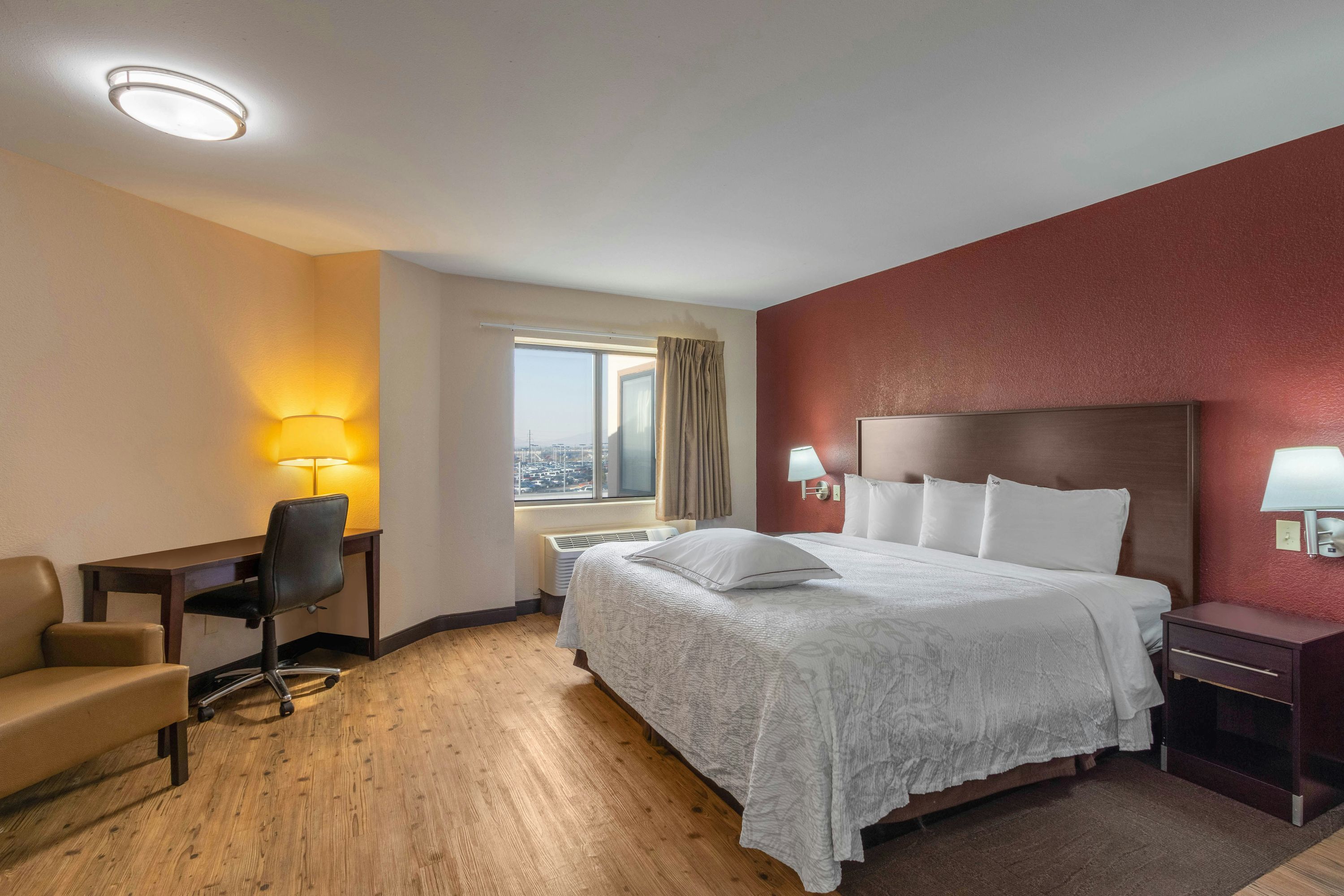 رد روف إن بلس+ إل باسو إيست - إل باسو - غرفة نوم