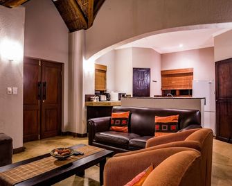 Raptors Lodge N16 - הודספרוט - סלון