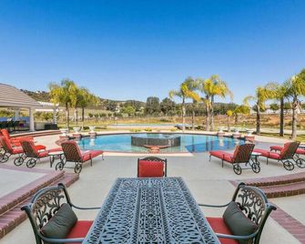 New Luxury Celebrity Vineyard Estate Temecula - Murrieta - Bazén