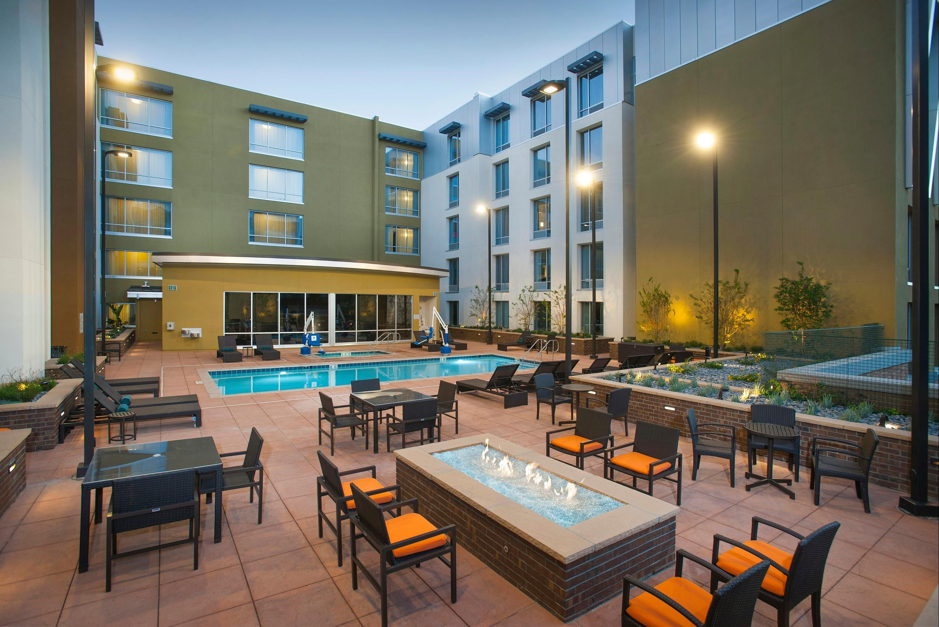 Hilton Garden Inn Burbank Los Angeles - Burbank - Bâtiment