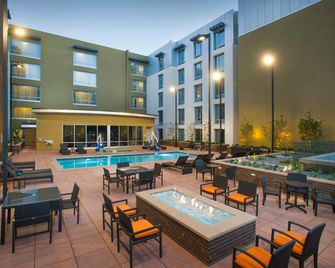 Hilton Garden Inn Burbank Los Angeles - Burbank - Edificio