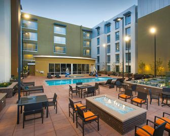 Hilton Garden Inn Burbank Los Angeles - Burbank - Bâtiment