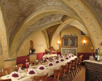 Hotel Weisses Ross - ממינגן - מסעדה