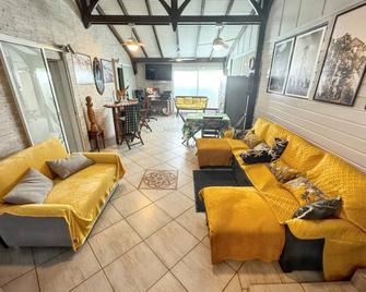 Maison charmante à Fort-de-France avec équipements modernes - Fort-de-France - Wohnzimmer