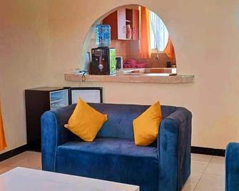 Lux Suites Mwembeni Flats Mtwapa - Mtwapa - Living room
