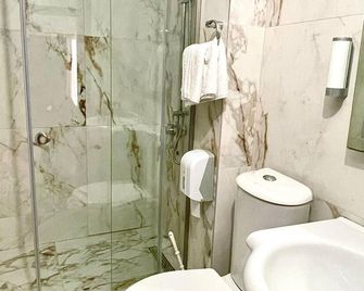 City Hotel Tirana - Tirana - Baño