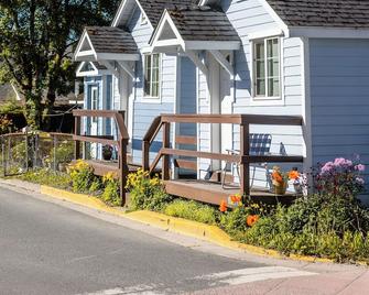 Located right downtown, Studio Cottage - Sitka - Building
