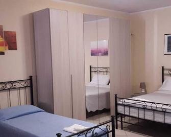 casa vacanze iris, appartamento turistico - Ravenne - Chambre