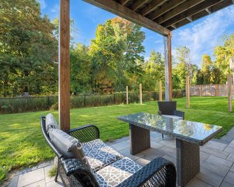 Unique Industrial designer studio - Aurora - Patio