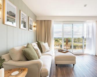 Elements Suites - Chedzoy - Living room
