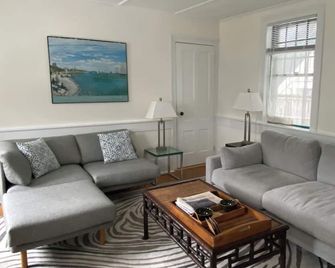 Stylish Ptown Condo with driveway parking, waterviews and prime location! - Provincetown - Living room