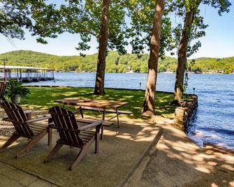 Point View Resort - Camdenton - Patio