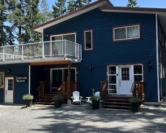 Gabriola Small Suite with Hot Tub - Nanaimo - Building