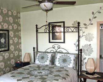 Our Valley View Bed & Breakfast - Clarington - Bedroom
