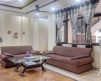 Itsy Hotels Albie Stay Inn - Çandigarh - Oturma odası