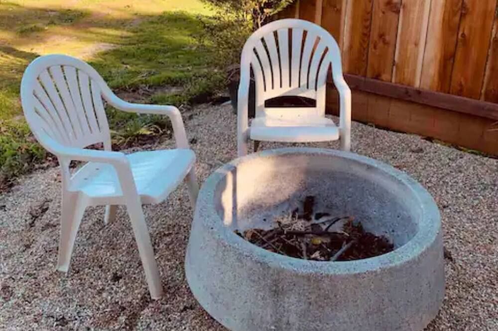 Kj Getaways 'Glampsite' Affordable Short/Long Stays! Free On-Site Laundry Mat! - Hollister - Patio