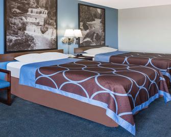 AmericInn by Wyndham Columbus Wisconsin - Columbus - Спальня
