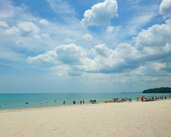 Rc Cape Nautica Villas - Port Dickson - Beach