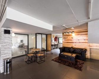 R1 Boutique Serviced Apartment - Chiang Mai - Living room