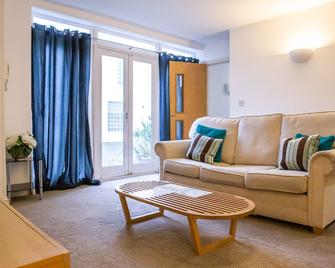 Stylish modern Mews house in central St Leonards - St. Leonards-on-Sea - Living room