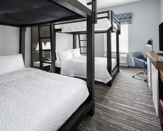 Hampton Inn and Suites Bridgeview Chicago - Bridgeview - Bedroom
