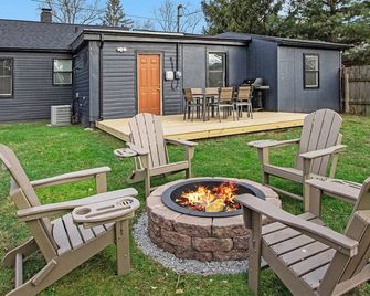 2 Blocks To Notre Dame Entrance & Eddy Commons! - South Bend - Patio