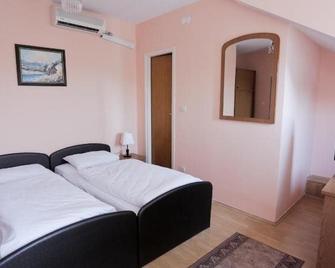Hotel Martini Zagreb Hotel and Restaurant - Zagreb - Bedroom