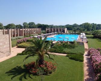Cosmopolitan Golf Resort - Pisa - Pool