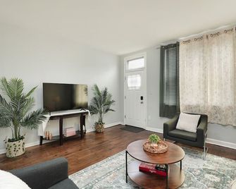 Bridgeport Boho Chic Vibes - Chicago - Living room