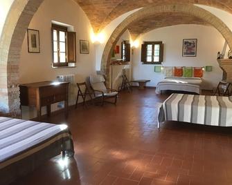 Exclusive villa for families with children or groups.Wine route. - Chianni - Habitación