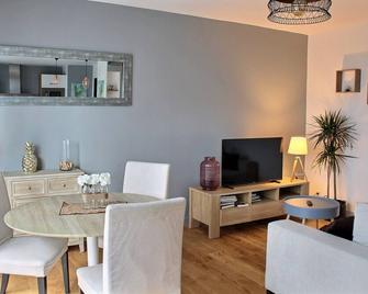 Hypercentre t2 tout neuf - Vannes - Dining room