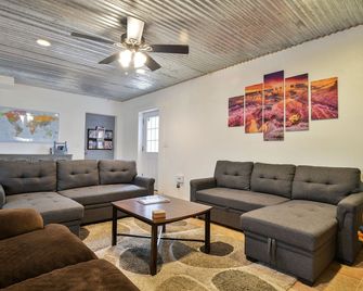 Plateau Views - Moab - Living room