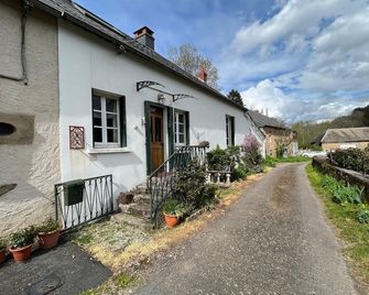 Petite maison au calme à Anost - Anost - Edificio