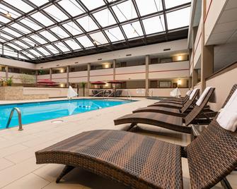 Brookfield- Milwaukee Hotel - Brookfield - Pool