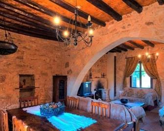 Friday's House - Neo Chorio - Comedor