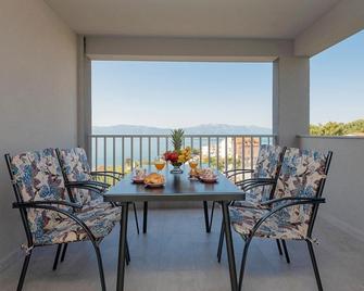 2 Bedroom Gorgeous Apartment In Podaca - Gradac - Balcón