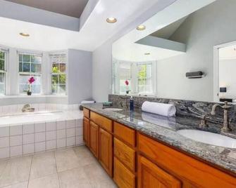 Beautiful Bay House With Valley Views Near Sf/Napa - Pinole - Bathroom