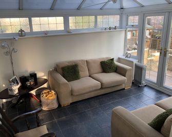 3 Bed House - Sleeps 6 - Parking - Garden - Wifi - Treherbert - Soggiorno