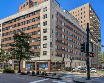 Modern & Fully Furnished Apartments in the Heart of the City - New Orleans - Building