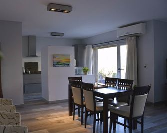 La ola - Puerto Pirámides - Salle à manger