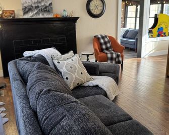 Big Game Lodge/Lots of Games & Relaxation - Ponca City - Obývací pokoj