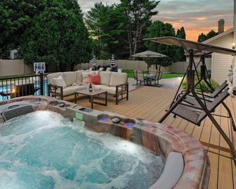 Private Pool - Hot Tub - Sauna - Game Room - Pets - Sun Prairie - Bazén