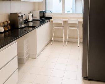 Westay Capsule Hostel - Dubai - Phòng bếp