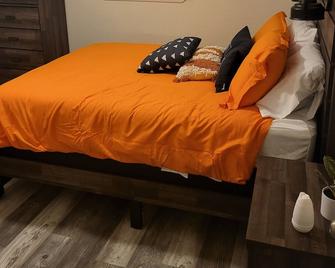 Aunt Mattie's Cottage - Ocean Springs - Bedroom
