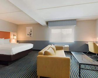 Baymont by Wyndham Westampton - Westampton - Schlafzimmer