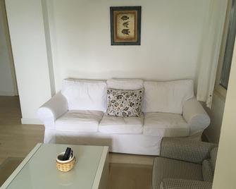 Casita Verdi Evleri With Beautiful Sea Views - Yalikavak - Living room