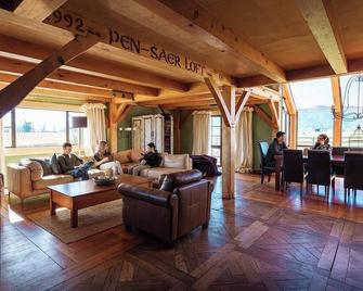 housewithnonails - Matamata - Obývací pokoj