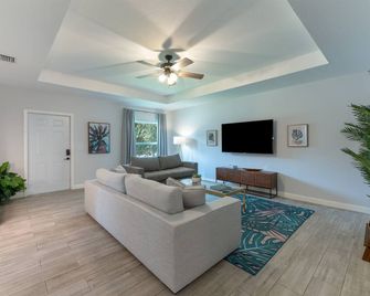 Modern Comfortable Stay!Sleeps 8! - West Palm Beach - Sala de estar